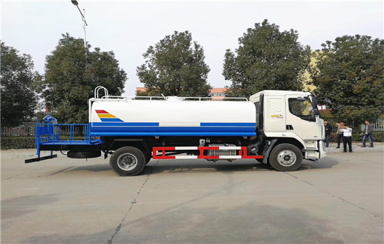 東風柳汽灑水車︱12方灑水車圖片