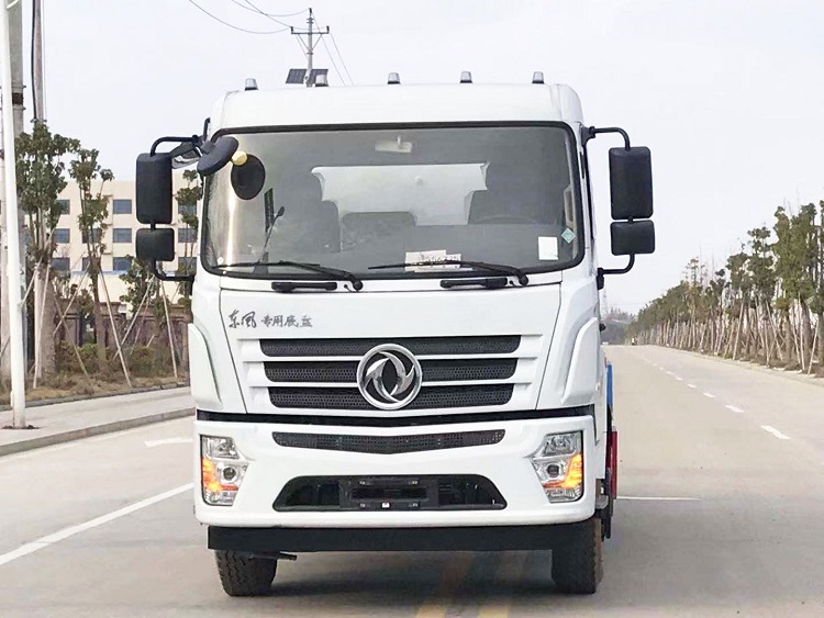 東風(fēng)專(zhuān)底灑水車(chē)︱12噸灑水車(chē)圖片