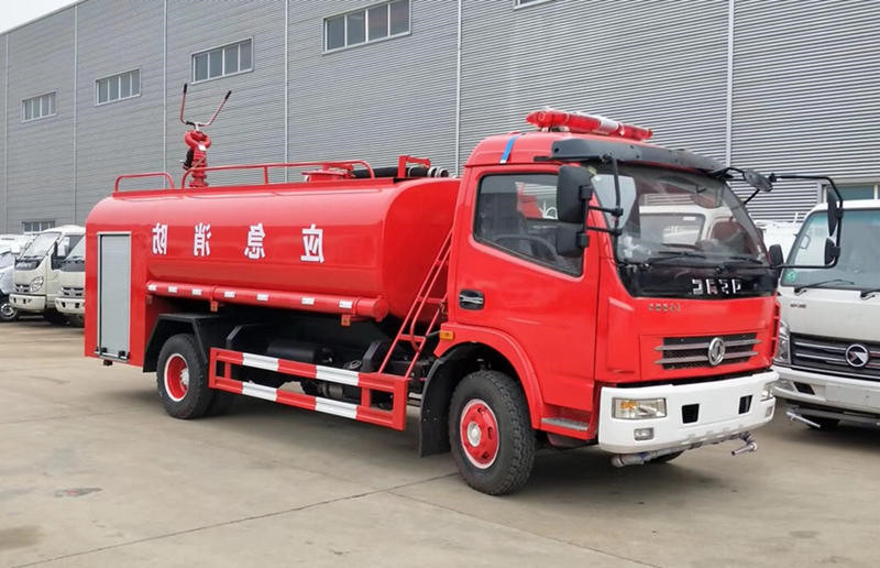 東風多利卡8噸消防灑水車(出口專用)