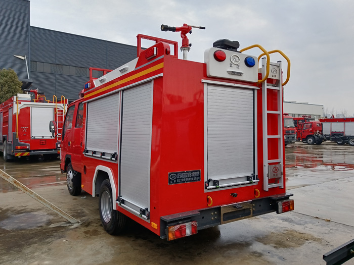 5噸消防灑水車_油庫貨場港口碼頭消防車_2.5-5噸泡沫消防車現車報價