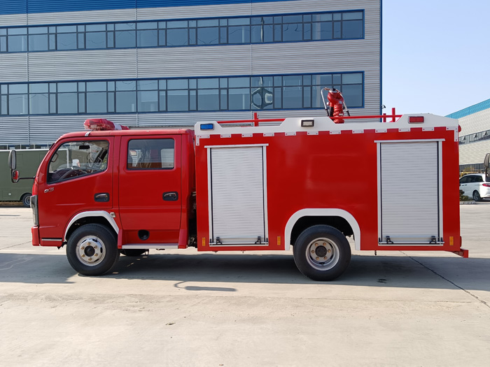5噸消防灑水車價格_民用小型消防車_1.5-3.5噸水罐消防車現車價格