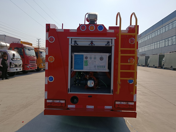5噸消防灑水車價格_民用小型消防車_1.5-3.5噸水罐消防車現車價格