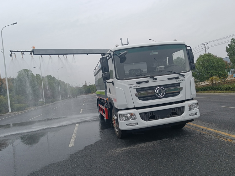 東風(fēng)D9自動(dòng)噴淋鐵路抑塵車-12噸自動(dòng)感應(yīng)噴灑_大同煤場(chǎng)抑塵灑水車_運(yùn)煤抑塵劑固化劑噴灑