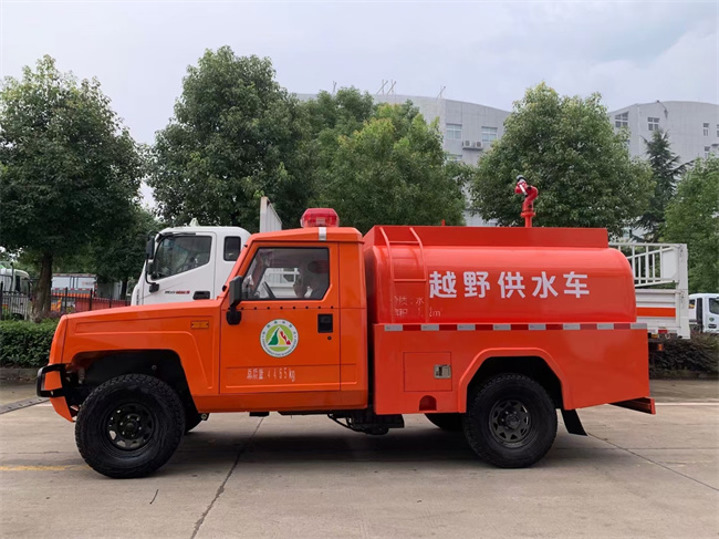 小型皮卡器材消防車_2噸四驅越野消防灑水車_吉林寧夏_森林消防越野巡邏車北汽雙排5座供水車
