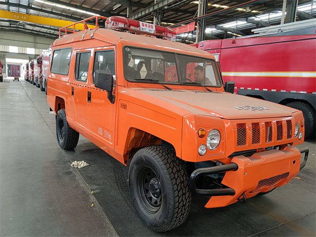 四驅越野指揮車_湖北湖南_越野供水車</p><p style=