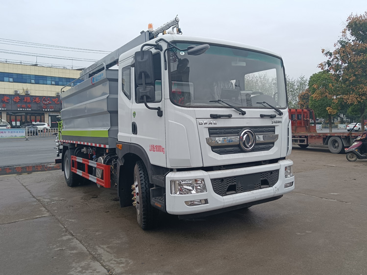 東風(fēng)D9自動(dòng)噴淋鐵路抑塵車-12噸自動(dòng)感應(yīng)噴灑_大同煤場(chǎng)抑塵灑水車_運(yùn)煤抑塵劑固化劑噴灑