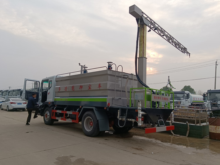 東風D9噴霧封層鐵路抑塵車-15方煤廠抑塵運輸車_榆林12方抑塵灑水車_霧化感應噴淋車_煤炭降塵車