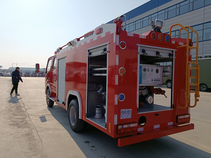 5噸消防灑水車多少錢_村鎮鄉鎮森林消防車_1.5-3.5噸水罐消防車現車價格