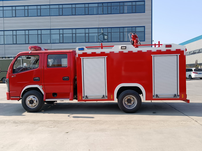 5噸消防灑水車多少錢_村鎮鄉鎮森林消防車_1.5-3.5噸水罐消防車現車價格