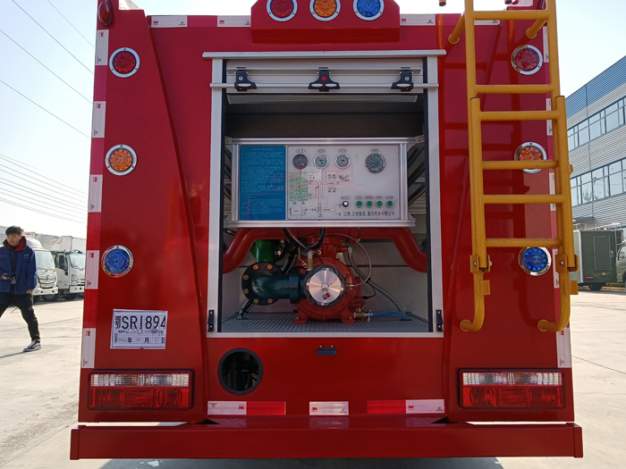 5噸消防灑水車價格_民用小型消防車_1.5-3.5噸水罐消防車現車價格