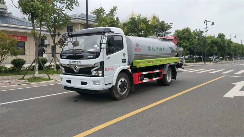 9.2方東風(fēng)綠化噴灑車廠家在哪 9.2方東風(fēng)綠化噴灑車廠家在哪