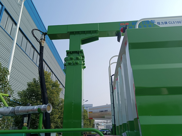 東風(fēng)D9旋轉(zhuǎn)伸縮臂鐵路抑塵車-程力12方煤炭運(yùn)輸降塵_大同煤場(chǎng)抑塵灑水車_運(yùn)煤抑塵劑固化劑噴灑