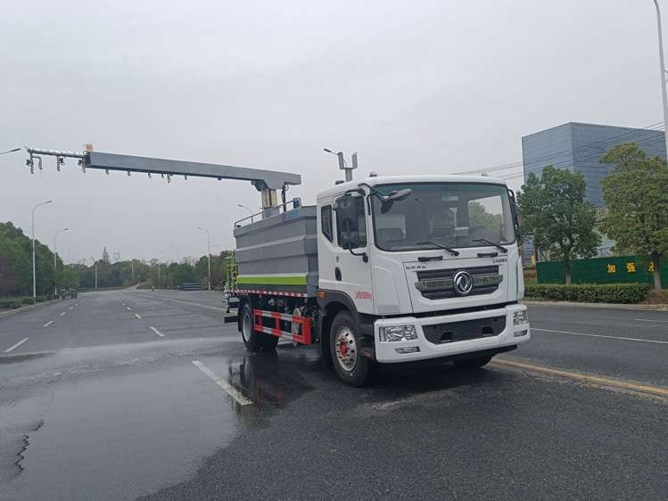 東風(fēng)D9旋轉(zhuǎn)伸縮臂鐵路抑塵車-程力12方煤炭運(yùn)輸降塵_大同煤場(chǎng)抑塵灑水車_運(yùn)煤抑塵劑固化劑噴灑